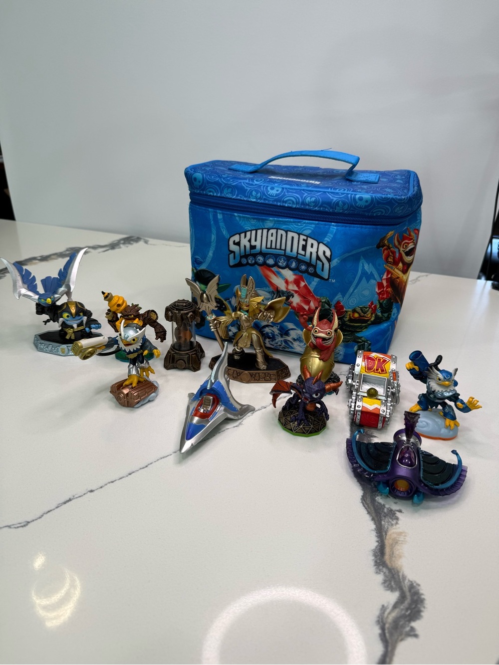 Skylanders Swap Force Blue Travel Tote Storage Bag With 11 Figurines